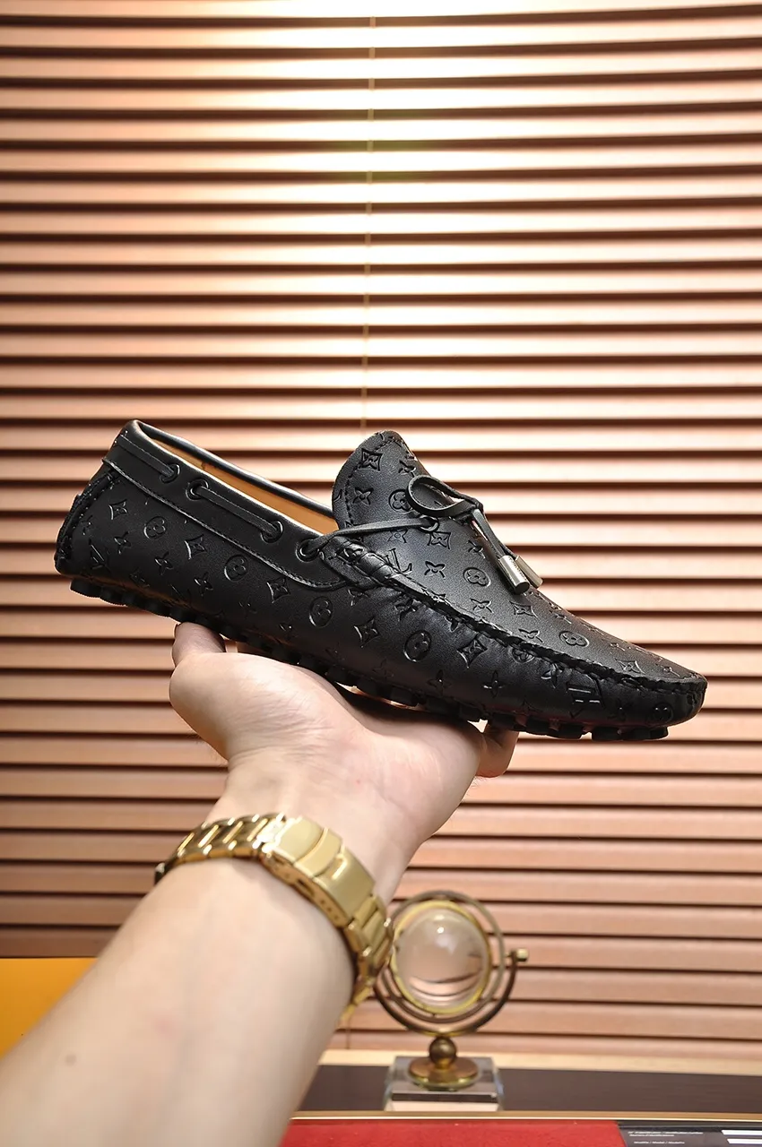 Men's men's shoes 💰420💶 [LV Doudou shoes] (water-dyed cowhide lining) new model is on the market, available on the official website. The new Doudou shoes are processed into single-color materials, and the uppers are made of imported horsehide leather. The body of the shoe is fully hemmed with mark thread, and is lined with imported original cowhide leather. The elegant shoe shape is super suitable for all-matching, and the size is 38-44.
